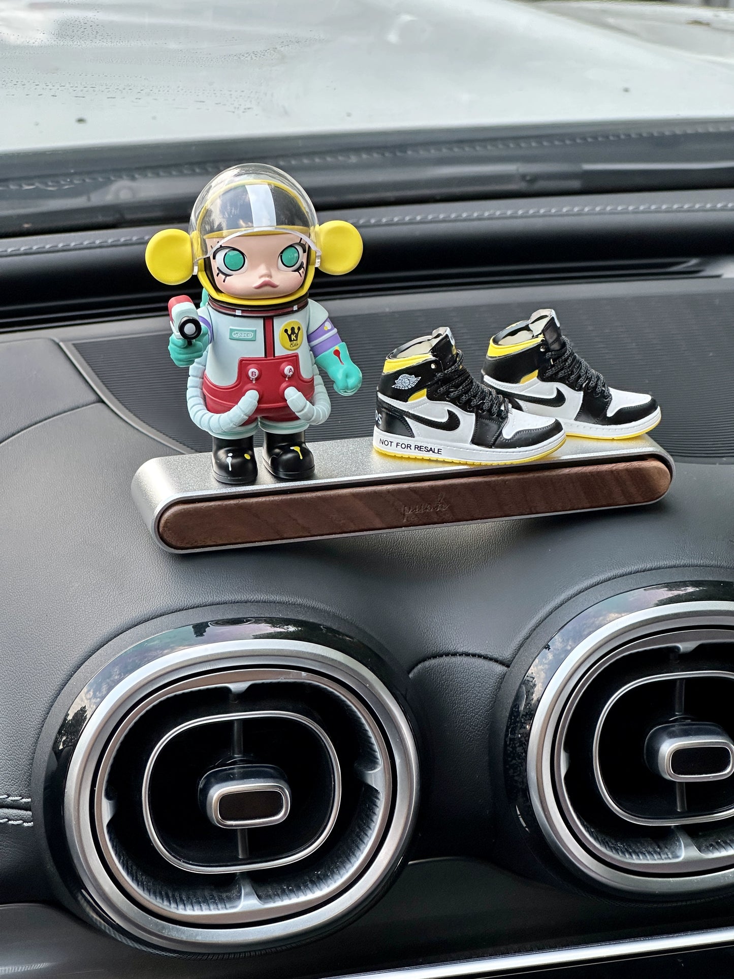Mollyn™ Streetwear Girl Dashboard Ornament
