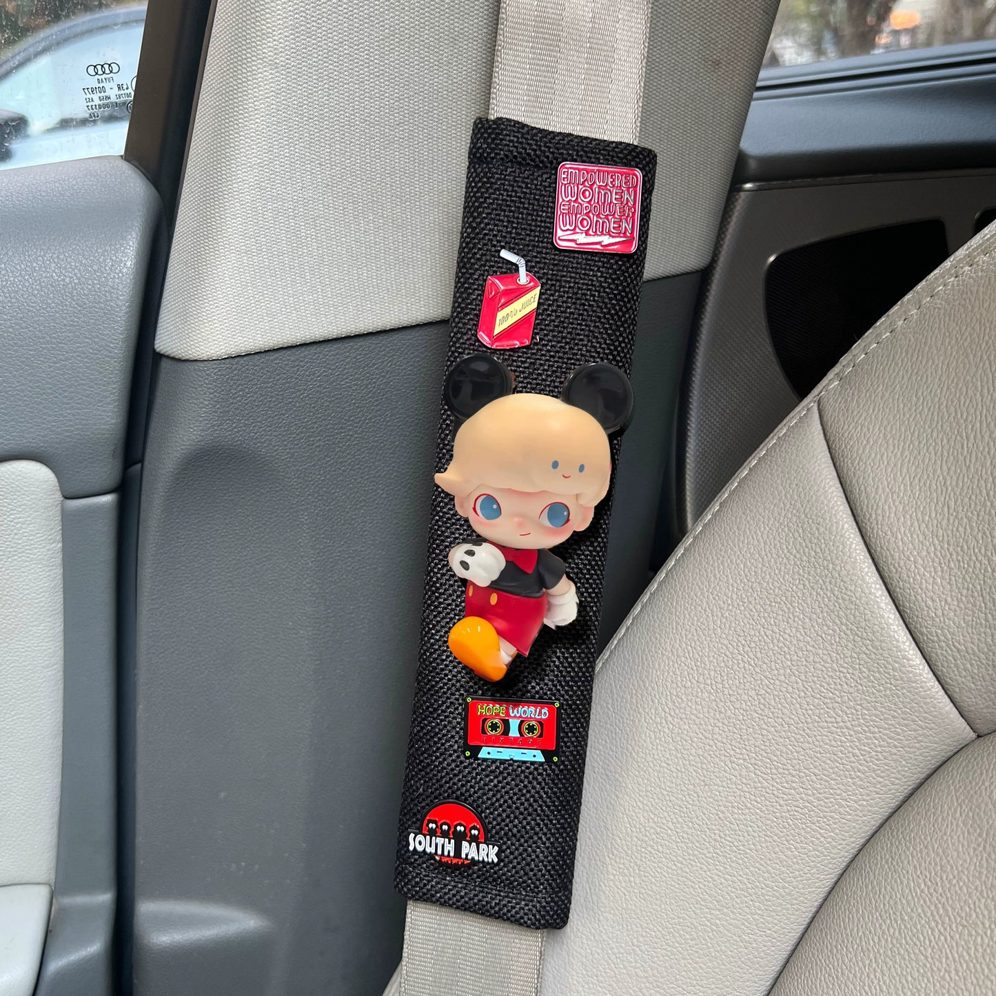 Dimoo Minnie Vibes Car Shoulder Pad