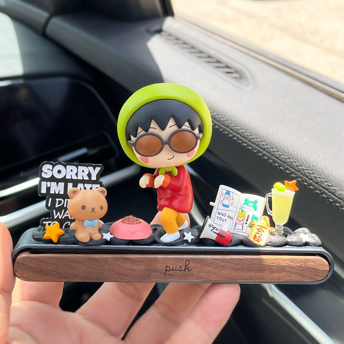 POP MART Chibi Maruko-chan car ornament with gift box and hidden parking number plate