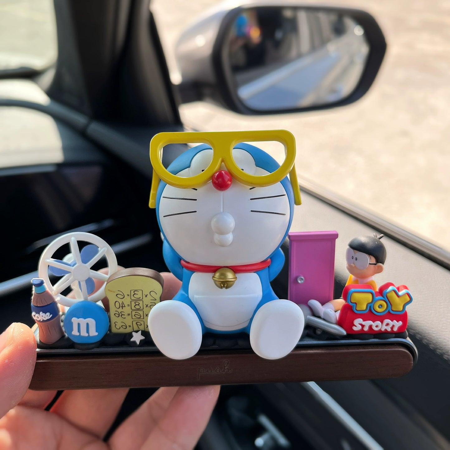 Doraemon car ornament dashboard decoration with temporary parking number plate