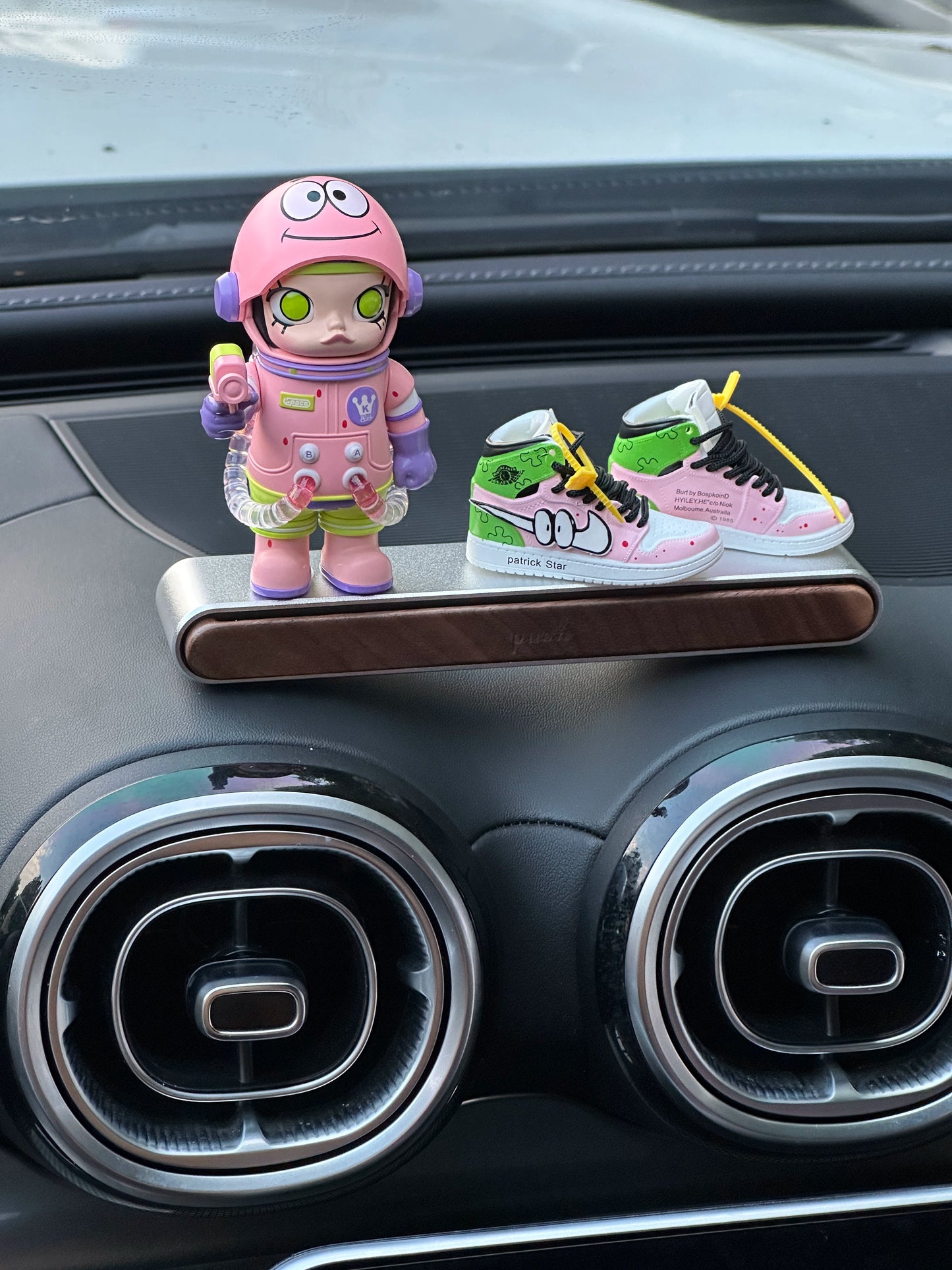 Mollyn™ Streetwear Girl Dashboard Ornament