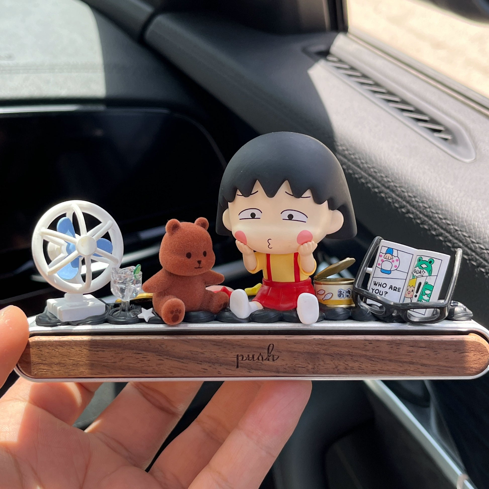 POP MART Chibi Maruko-chan car ornament with gift box and hidden parking number plate